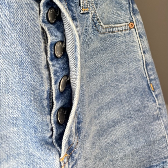 Aritzia - Denim Forum Hi-Rise Shorts - Size 23 (size XXS-XS) - Picture 3 of 9